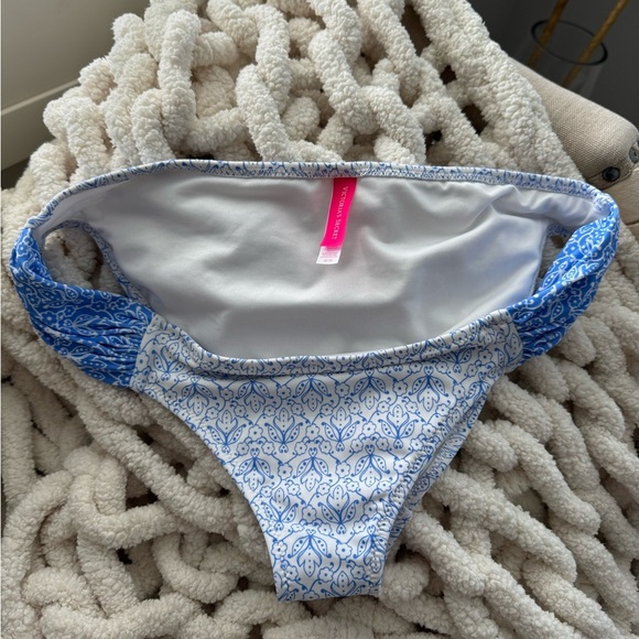 Victorias Secret scalloped edge bikini - Picture 5 of 7